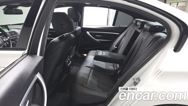 BMW 3-Series 2018 — photo 18