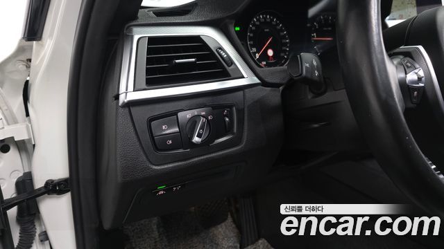BMW 3-Series 2018 — photo 19