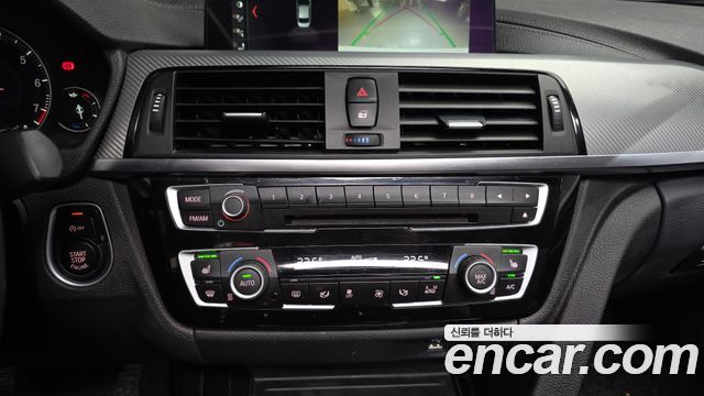 BMW 3-Series 2018 — photo 23