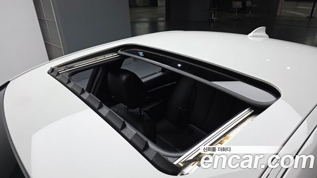 BMW 3-Series 2018 — photo 26