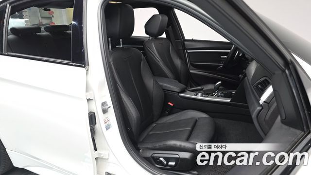 BMW 3-Series 2018 — photo 16