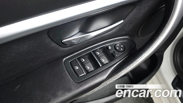 BMW 3-Series 2018 — photo 27