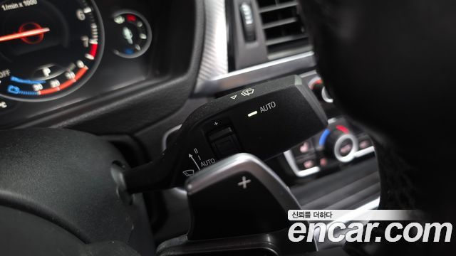 BMW 3-Series 2018 — photo 28