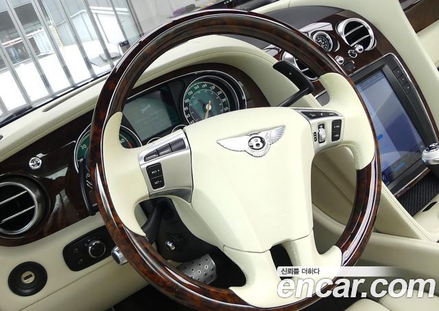 Bentley Continental 2012 — photo 11