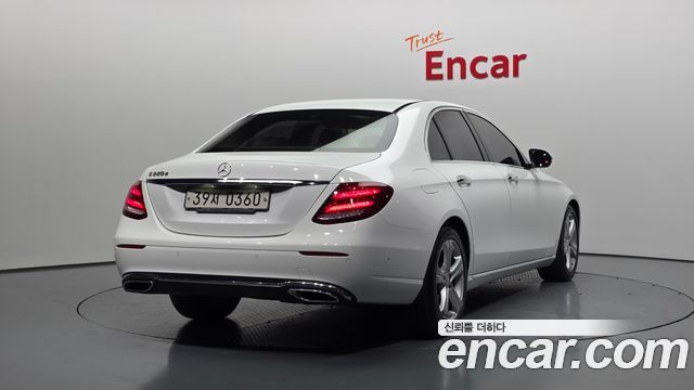 Mercedes-Benz E-Class 2017 — photo 2