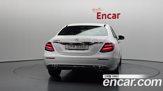 Mercedes-Benz E-Class 2017 — photo 4