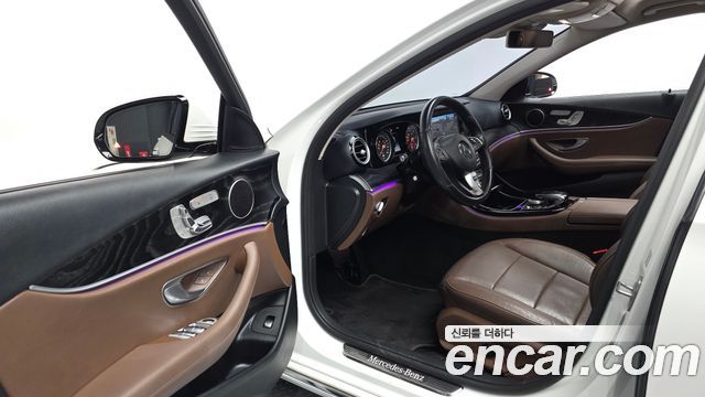 Mercedes-Benz E-Class 2017 — photo 10