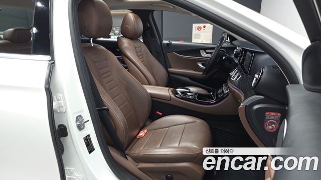 Mercedes-Benz E-Class 2017 — photo 11