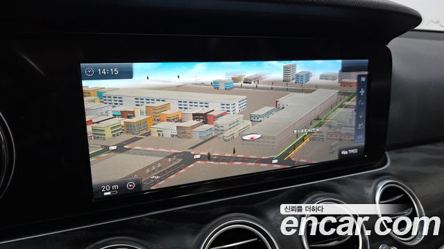 Mercedes-Benz E-Class 2017 — photo 14