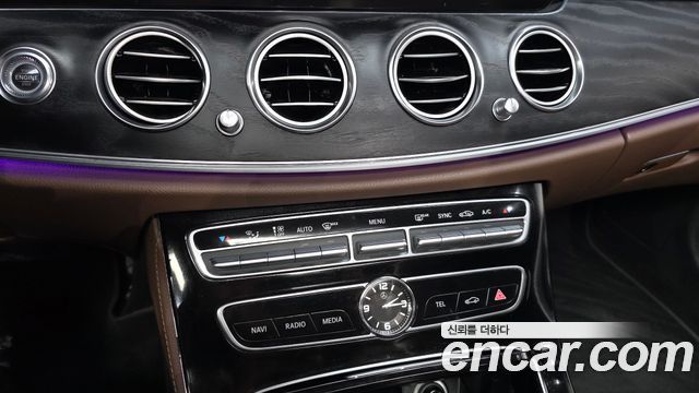 Mercedes-Benz E-Class 2017 — photo 16