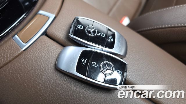 Mercedes-Benz E-Class 2017 — photo 18