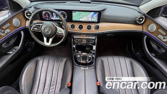 Mercedes-Benz E-Class 2020 — photo 10