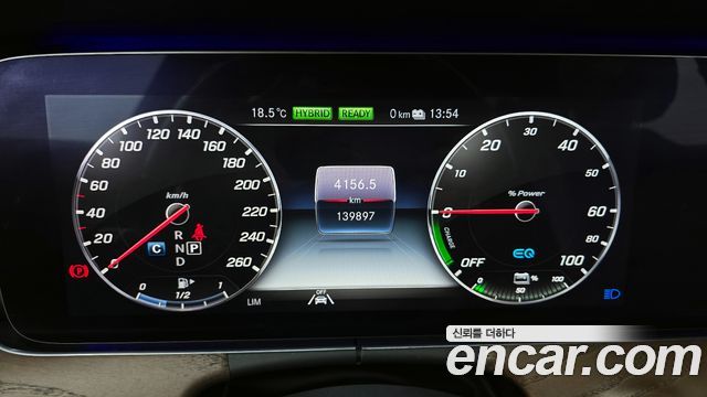 Mercedes-Benz E-Class 2020 — photo 11