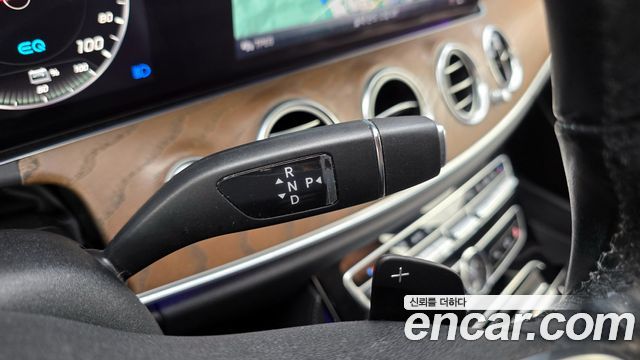 Mercedes-Benz E-Class 2020 — photo 12