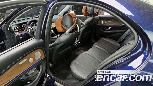 Mercedes-Benz E-Class 2020 — photo 18