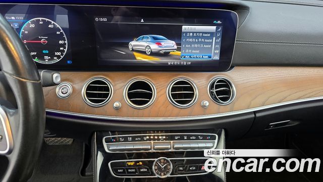 Mercedes-Benz E-Class 2020 — photo 19