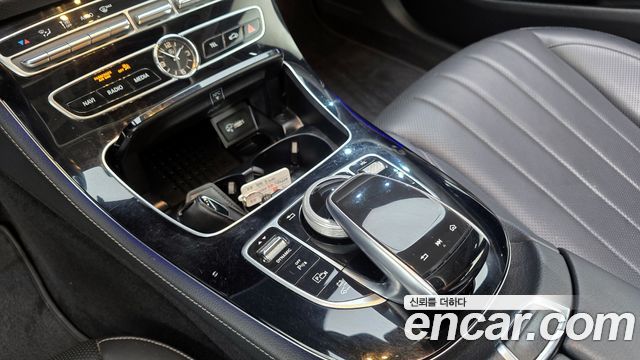 Mercedes-Benz E-Class 2020 — photo 22