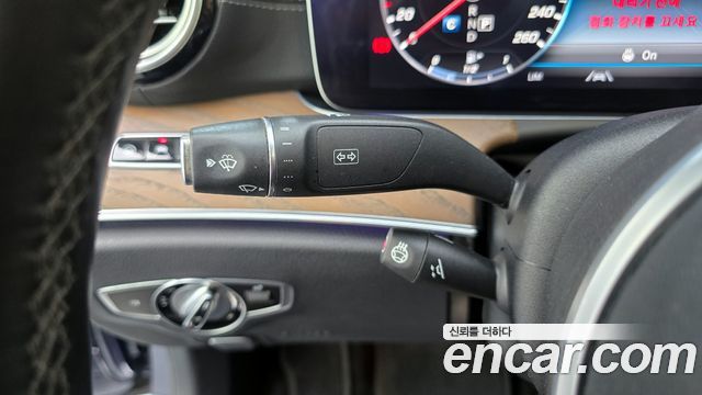 Mercedes-Benz E-Class 2020 — photo 23