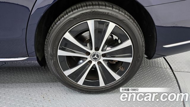 Mercedes-Benz E-Class 2020 — photo 7