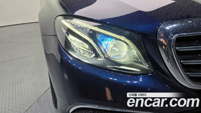 Mercedes-Benz E-Class 2020 — photo 8