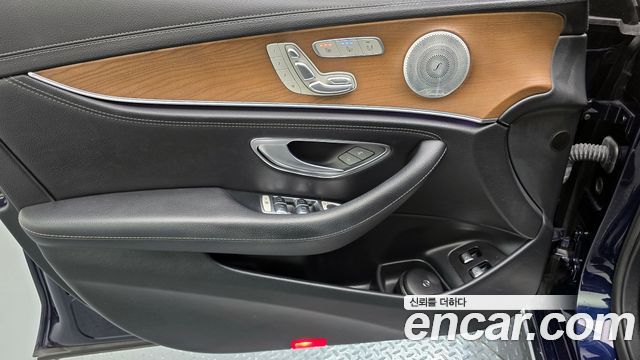 Mercedes-Benz E-Class 2020 — photo 14