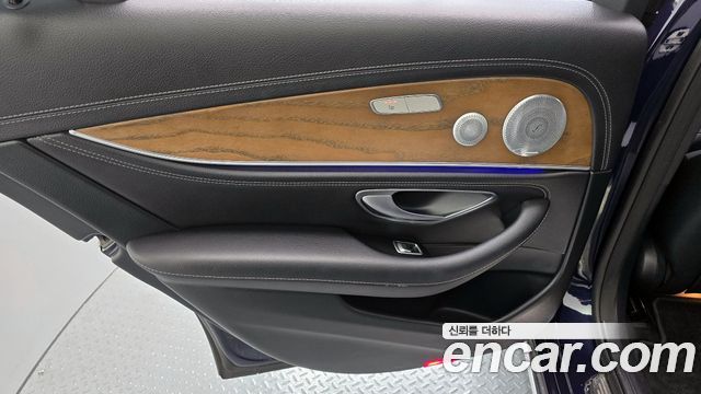 Mercedes-Benz E-Class 2020 — photo 15