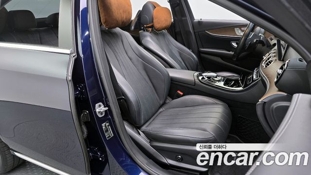 Mercedes-Benz E-Class 2020 — photo 16
