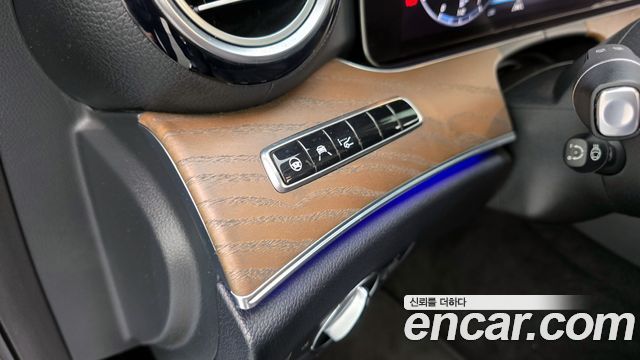 Mercedes-Benz E-Class 2020 — photo 30