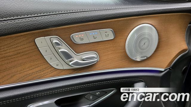 Mercedes-Benz E-Class 2020 — photo 33