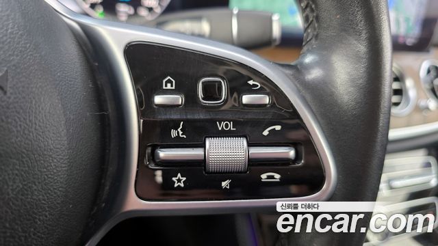 Mercedes-Benz E-Class 2020 — photo 36