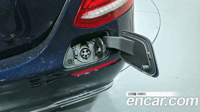 Mercedes-Benz E-Class 2020 — photo 37
