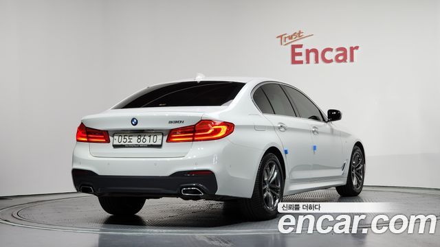 BMW 5-Series 2018 — photo 2