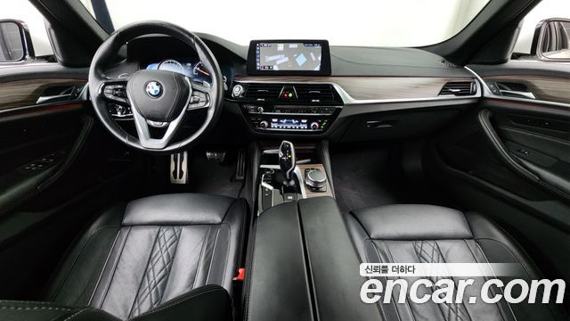 BMW 5-Series 2018 — photo 10