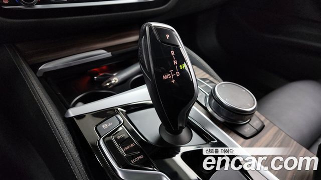 BMW 5-Series 2018 — photo 12