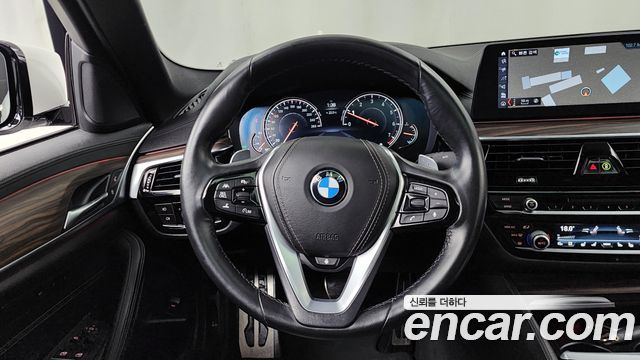 BMW 5-Series 2018 — photo 19