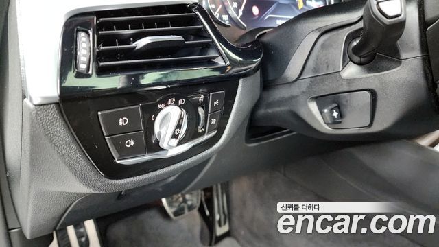 BMW 5-Series 2018 — photo 22