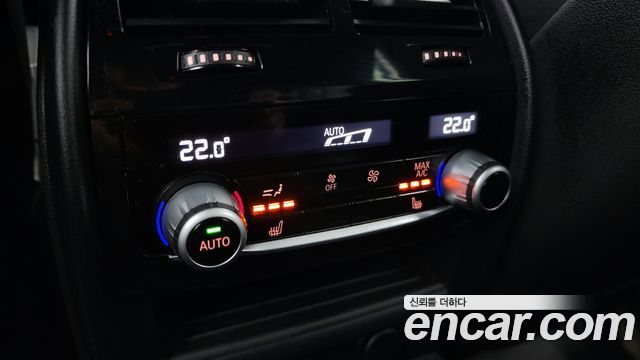 BMW 5-Series 2018 — photo 25
