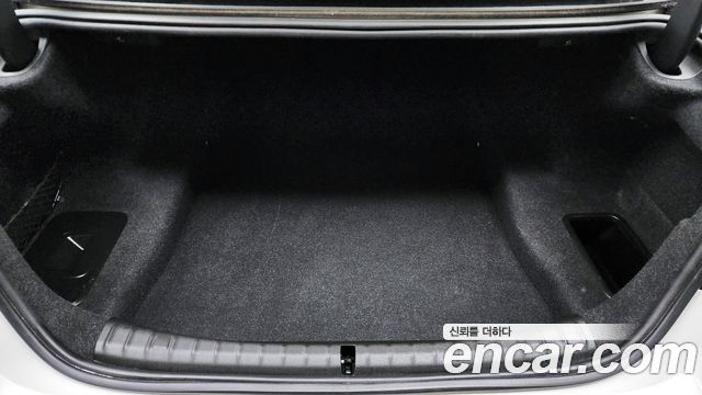 BMW 5-Series 2018 — photo 26