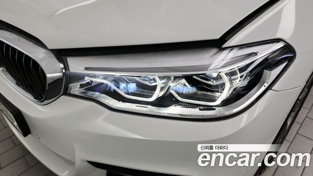 BMW 5-Series 2018 — photo 8
