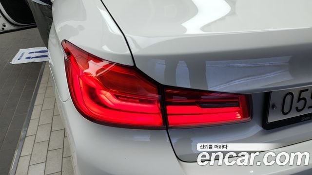 BMW 5-Series 2018 — photo 9