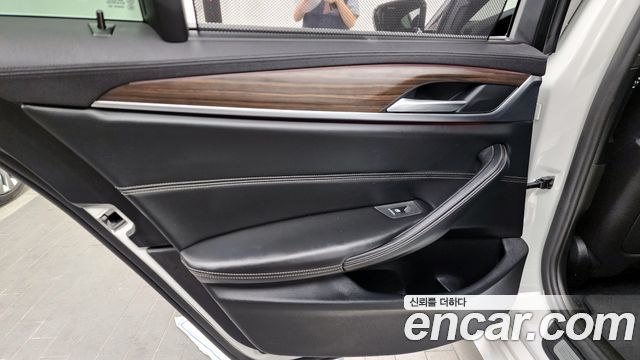 BMW 5-Series 2018 — photo 15
