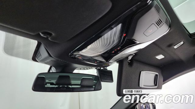 BMW 5-Series 2018 — photo 16
