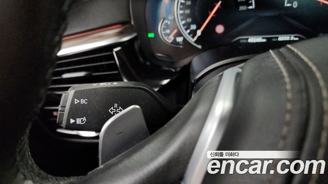 BMW 5-Series 2018 — photo 27