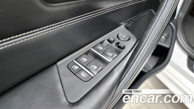 BMW 5-Series 2018 — photo 30