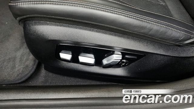 BMW 5-Series 2018 — photo 31