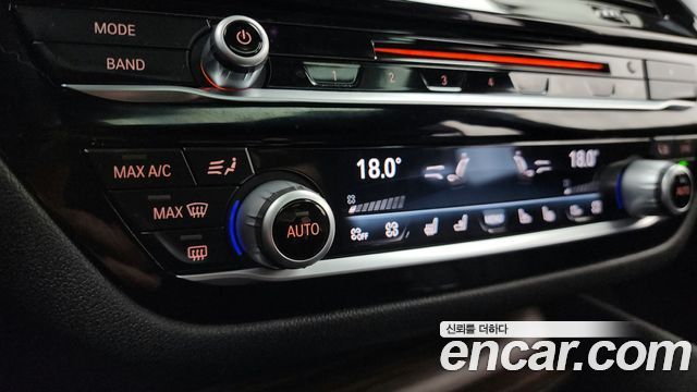 BMW 5-Series 2018 — photo 34