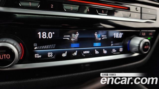 BMW 5-Series 2018 — photo 35