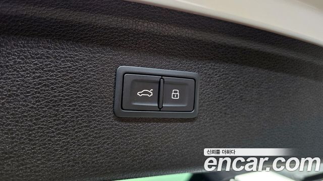 Audi SQ5 2023 — photo 18