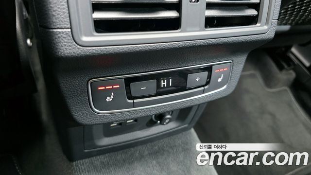 Audi SQ5 2023 — photo 19