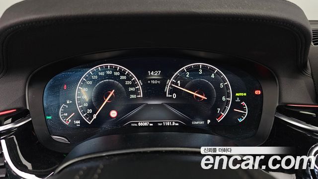 BMW 5-Series 2019 — photo 8